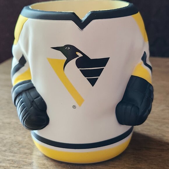 Official Pittsburgh Penguins Beer Koozie NHL Blazers Labatt Blue Pilsner - Picture 1 of 6